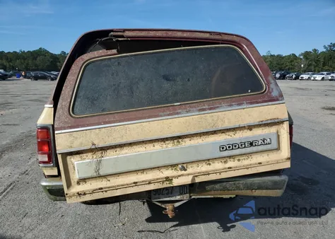 1982 Dodge Ramcharger Aw-100 z USA, uszkodzony, nr VIN 1B4GW12P0CS212142